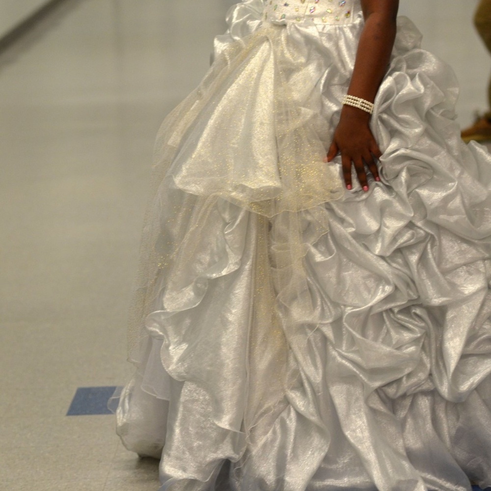 Pageant/Ball Gown Dress - Picture 2 of 4
